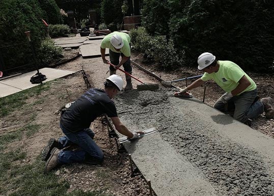 spreading_cement_for_walkway